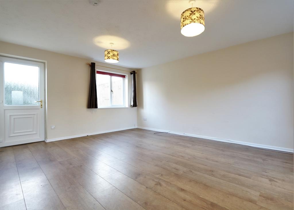 Hiskins, Wantage 2 bed terraced house £1,200 pcm (£277 pw)