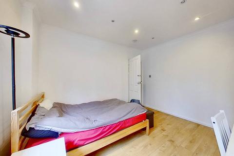 2 bedroom flat to rent, Connell Crescent, London W5