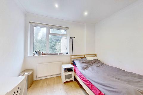 2 bedroom flat to rent, Connell Crescent, London W5