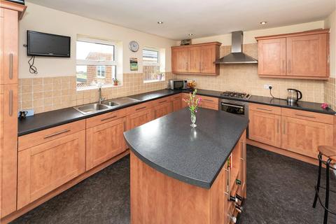 24 Arnhem Close, Bingley, BD16 3JX