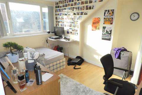 2 Branksome Place, Leeds, LS6 1RQ