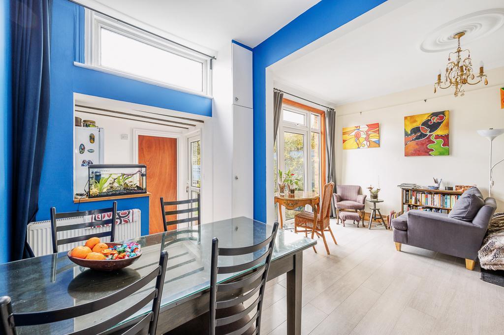 Bright &amp; Spacious Open-Plan Living