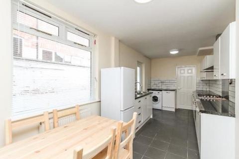 1 bedroom in a house share to rent, 19 Milman Road