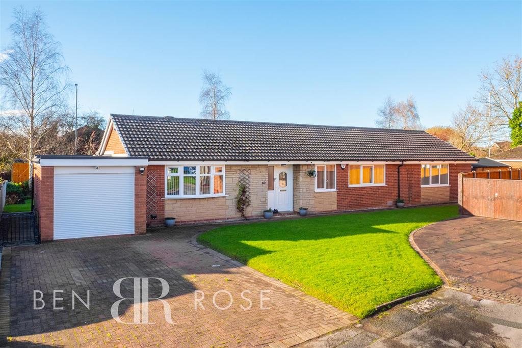 St. James Gardens, Leyland 3 bed detached bungalow £350,000