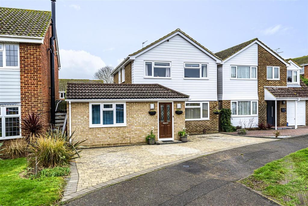 Shefford Crescent, Wokingham, Berkshire, RG40 1YP 5 bed detached house