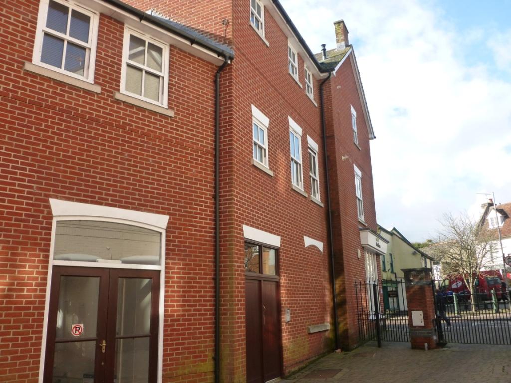 Riverside Place, Fordingbridge SP6 2 bed apartment £225,000