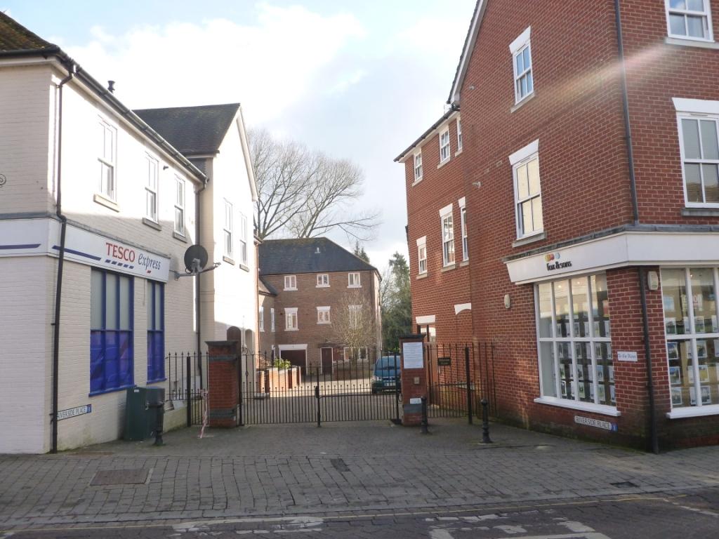 Riverside Place, Fordingbridge SP6 2 bed apartment £225,000
