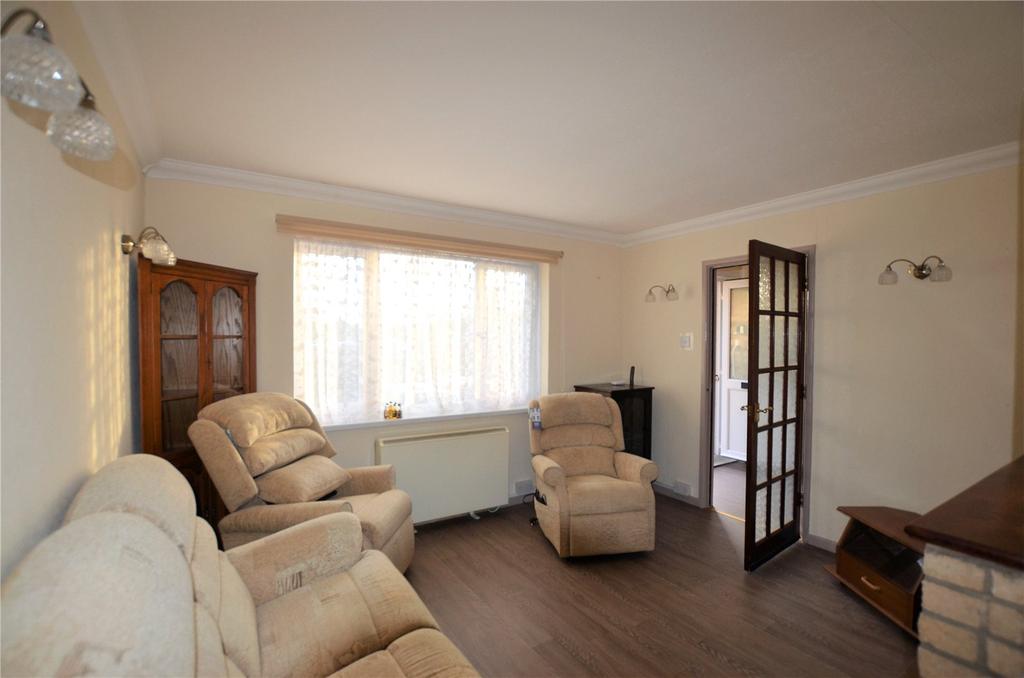 Broadfields, Pewsey, SN9 2 bed bungalow £795 pcm (£183 pw)