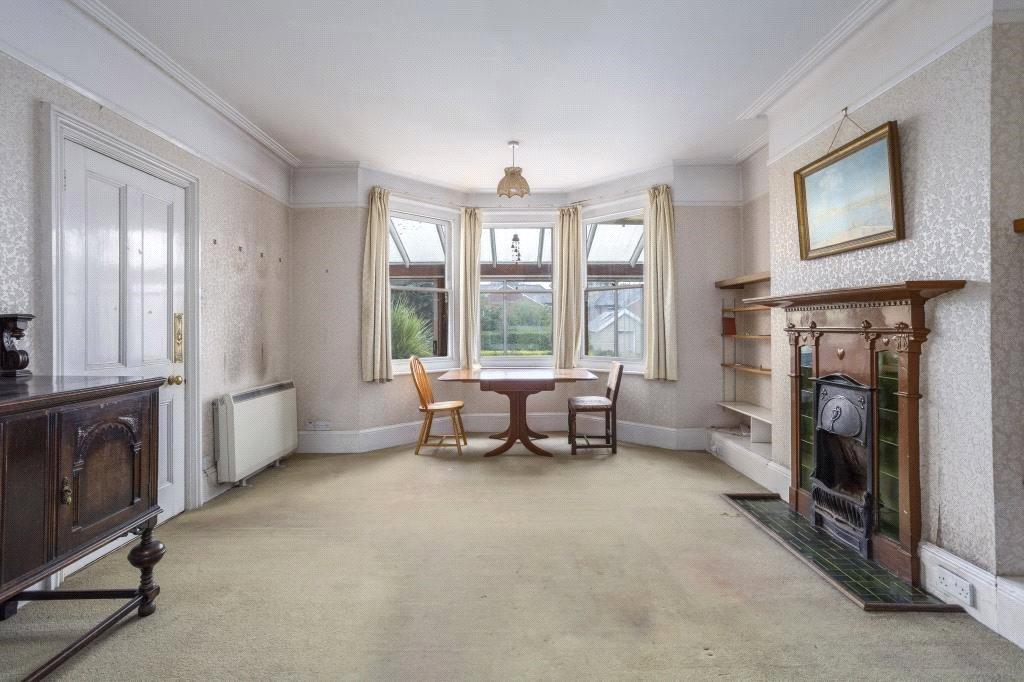Cromwell Road, Basingstoke, RG21 3 bed semidetached house £425,000