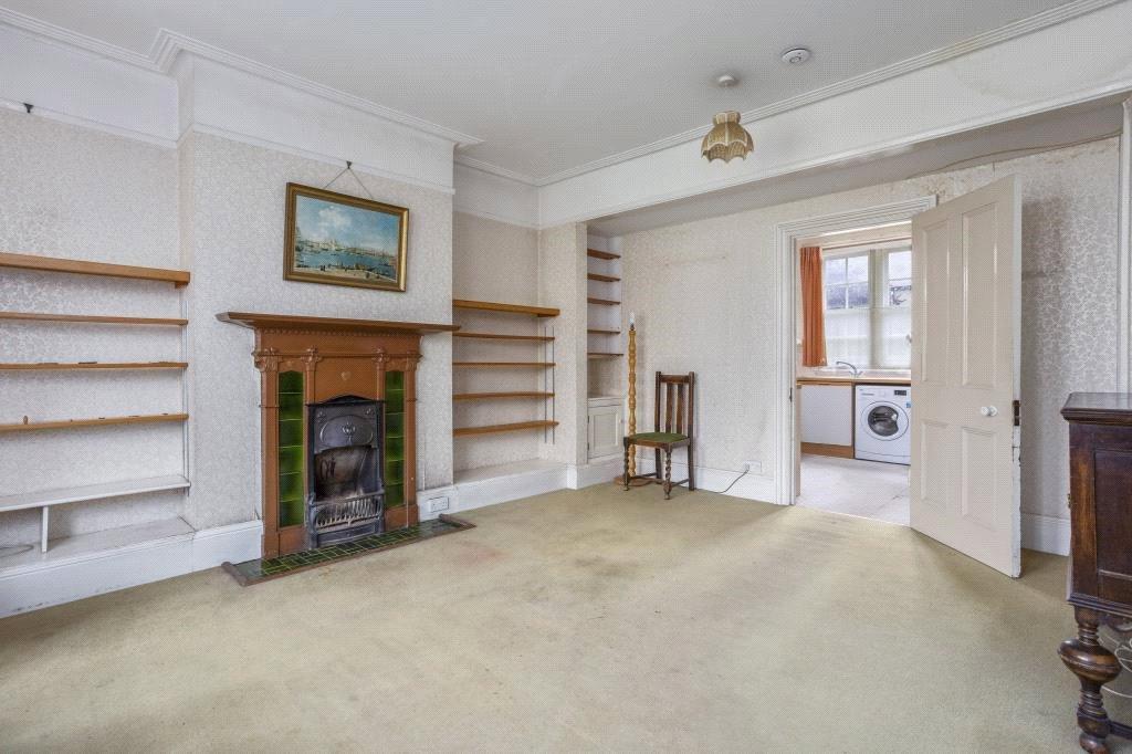 Cromwell Road, Basingstoke, RG21 3 bed semidetached house £425,000