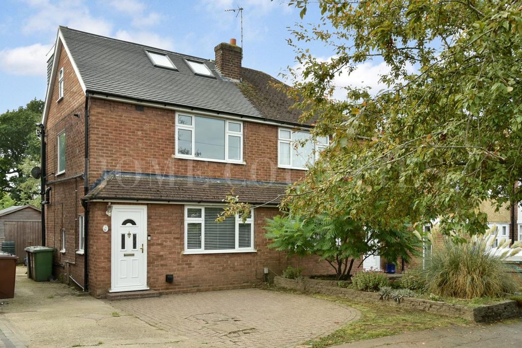 Oulton Crescent, Potters Bar, EN6 3 bed semidetached house for sale