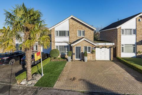 10 Clearsprings, Lightwater, GU18 5YJ