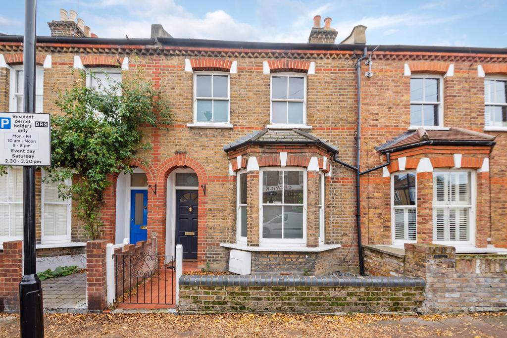 Brook Road South, Brentford, London, TW8 2 bed terraced house £1,846