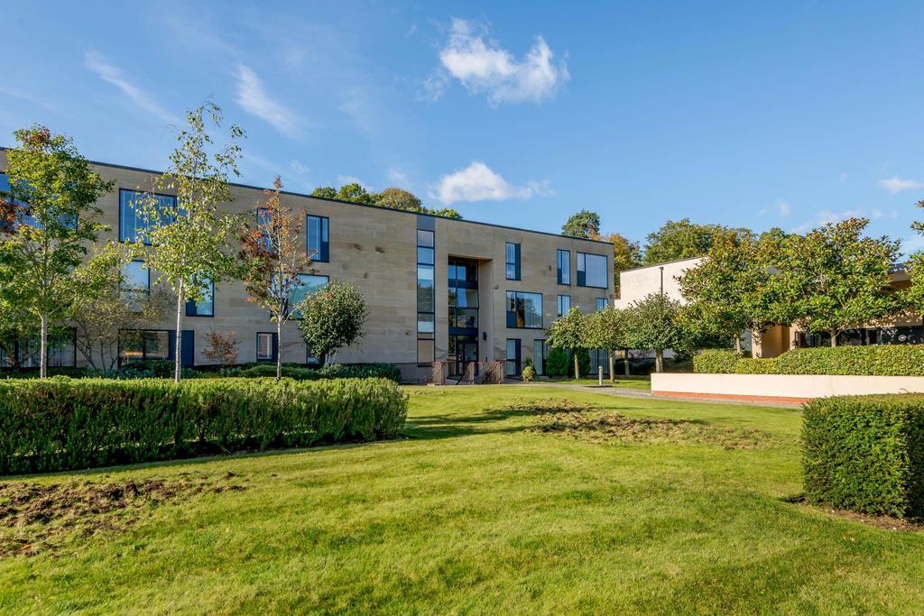 Cliveden Gages, Taplow, Maidenhead, SL6. 2 bed flat for sale £795,000