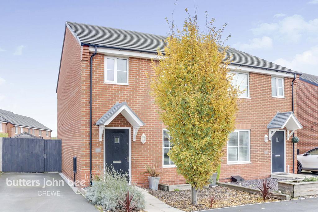 Broad Street, Crewe 3 bed semidetached house £200,000