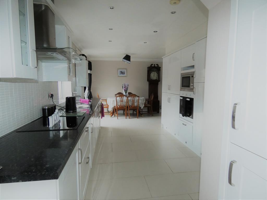 Rosemount Crescent, Annan, DG12 6LF 3 bed semidetached house £130,000