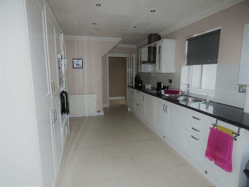 Rosemount Crescent, Annan, DG12 6LF 3 bed semidetached house £130,000