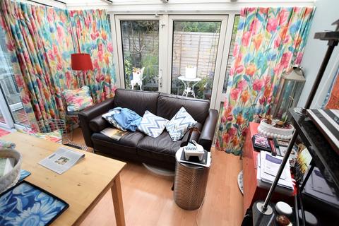 1 Broadlands, Hanworth, Feltham, TW13 6HF