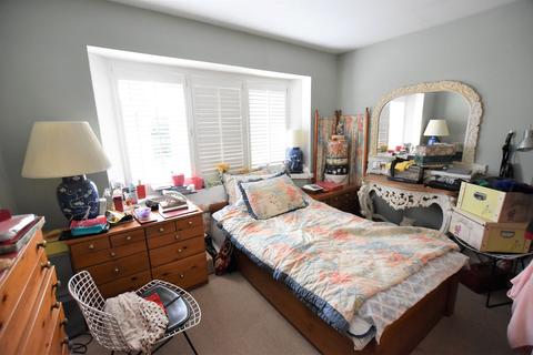 1 Broadlands, Hanworth, Feltham, TW13 6HF