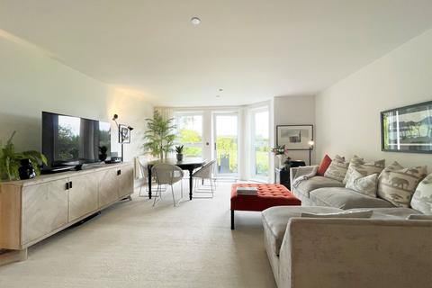 3 bedroom apartment for sale - Pwllycrochan Avenue, Colwyn Bay LL29