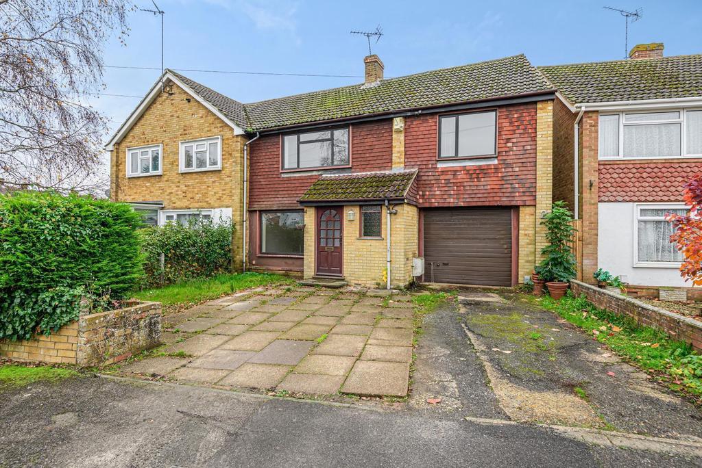 Quakers Way, Fairlands, Guildford, GU3 3 bed semi-detached house - £450,000