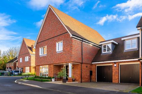 14 Collingridge Way, Epsom, KT17 1AW