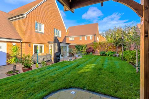 14 Collingridge Way, Epsom, KT17 1AW