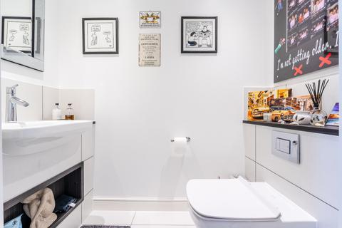 14 Collingridge Way, Epsom, KT17 1AW