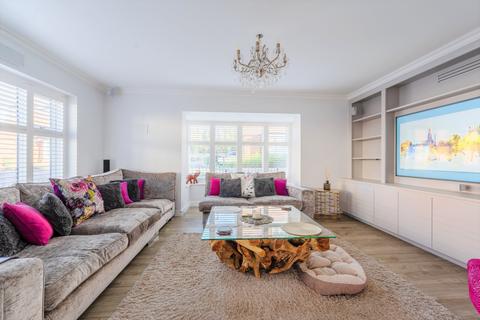 14 Collingridge Way, Epsom, KT17 1AW