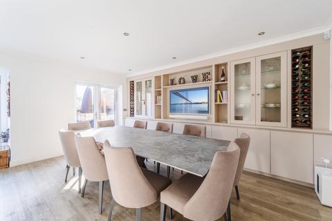 14 Collingridge Way, Epsom, KT17 1AW
