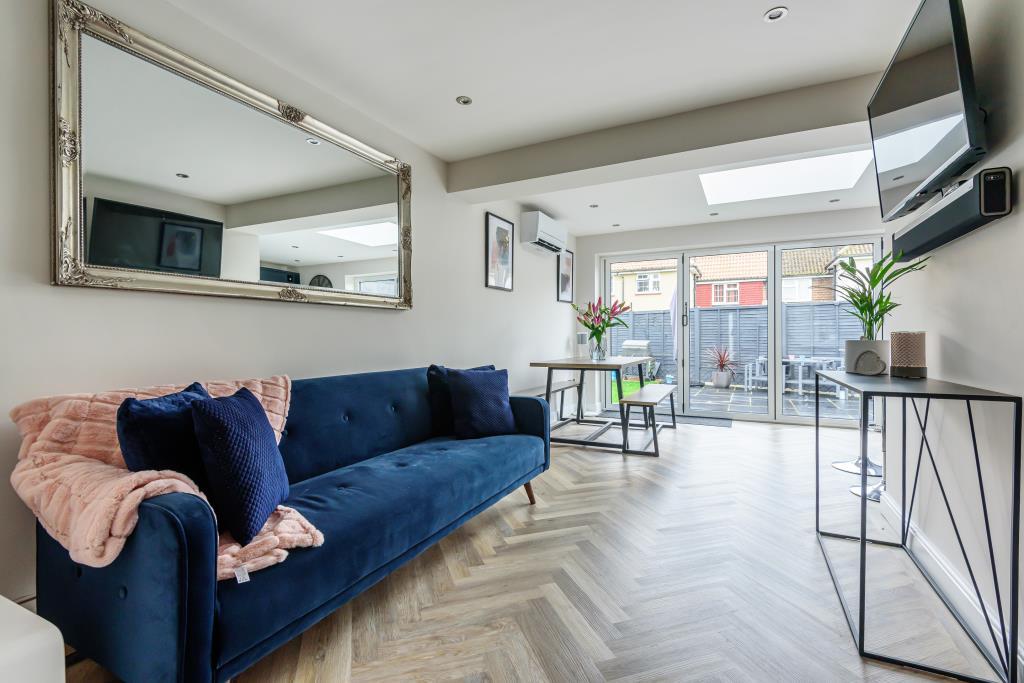 Lounge/Dining Room