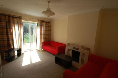 4 bedroom house to rent, Dennistead Crescent, Leeds LS6