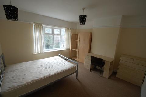 4 bedroom house to rent, Dennistead Crescent, Leeds LS6