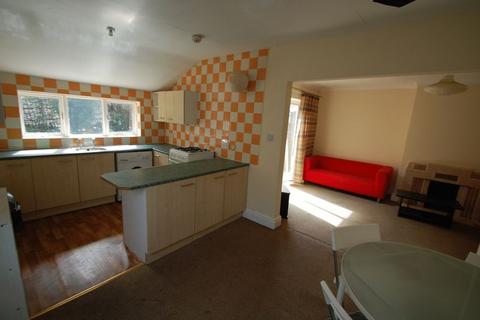 4 bedroom house to rent, Dennistead Crescent, Leeds LS6