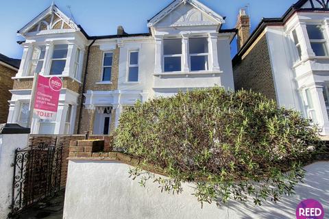 2 bedroom apartment to rent, Avenue Road, Leigh on Sea