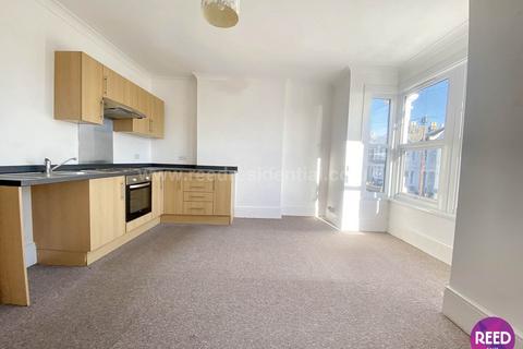 2 bedroom apartment to rent, Avenue Road, Leigh on Sea