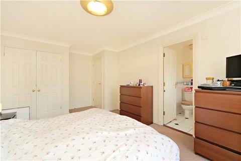 2 bedroom flat to rent, Willow Court, Corney Reach Way, Chiswick, London