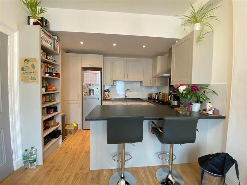 St Peters Place, Edinburgh, EH3 1 bed flat £800 pcm (£185 pw)