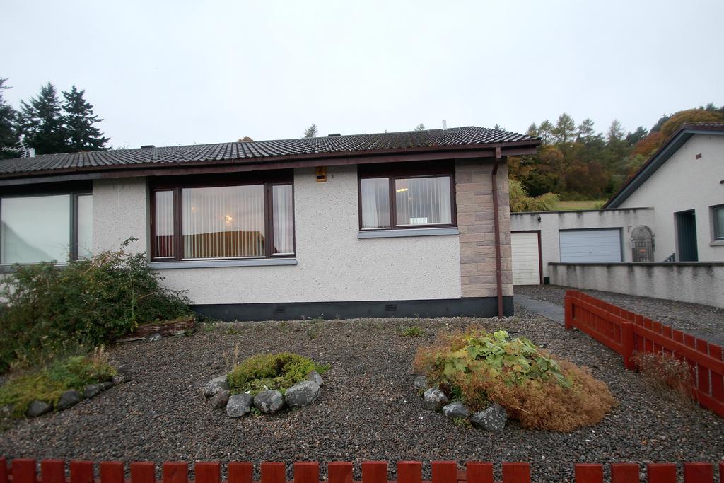 27 Balnafettack Crescent, INVERNESS... 2 bed semidetached bungalow £