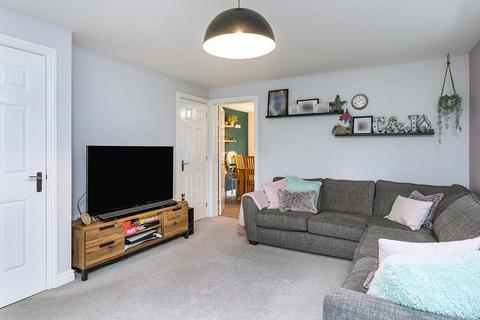 16 Dandelion Close, Northampton, NN3 5FB