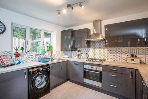 16 Dandelion Close, Northampton, NN3 5FB