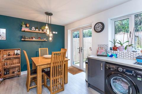 16 Dandelion Close, Northampton, NN3 5FB