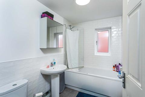 16 Dandelion Close, Northampton, NN3 5FB