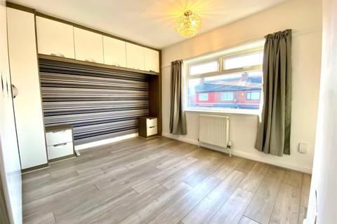 17 Baslow Grove, Stockport, SK5 7NJ