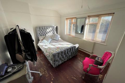 162 South Road, South Ockendon, RM15 6BX