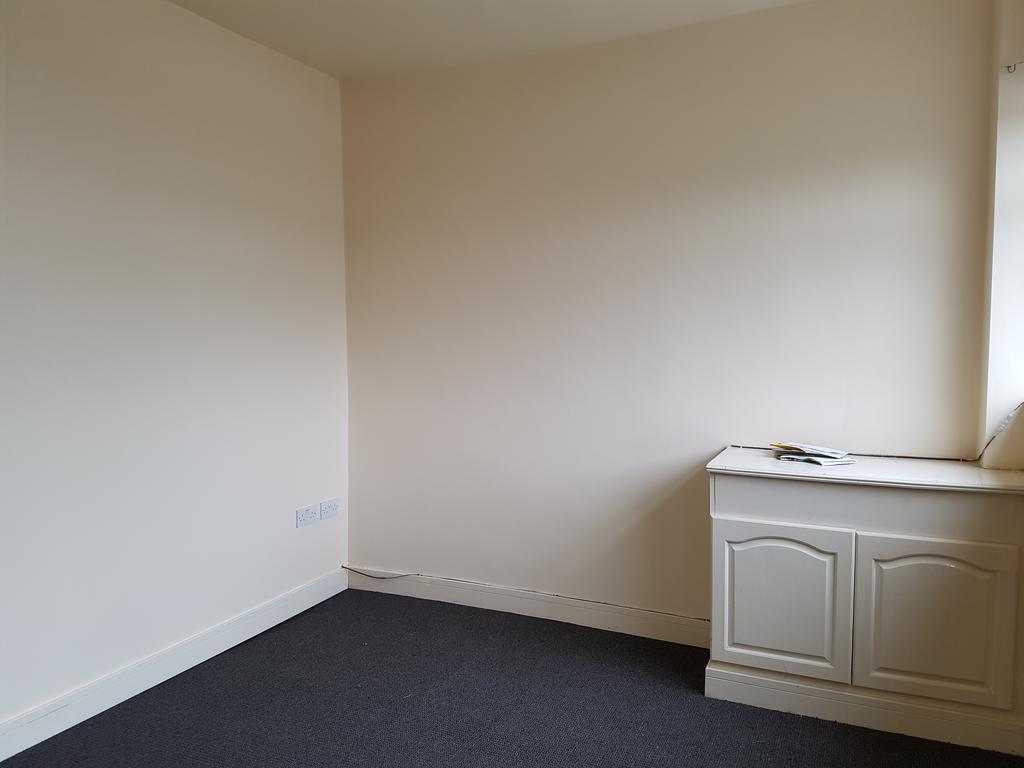 Doncaster Road, Dalton, Rotherham S65... 1 bed flat £395 pcm (£91 pw)