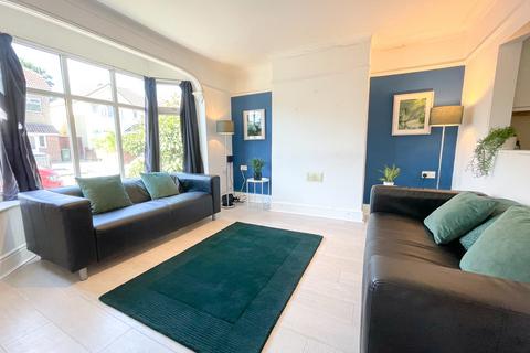 6 bedroom semi-detached house to rent, 38 Blenheim Gardens, Southampton, SO17