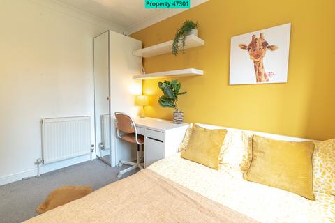 6 bedroom semi-detached house to rent, 38 Blenheim Gardens, Southampton, SO17