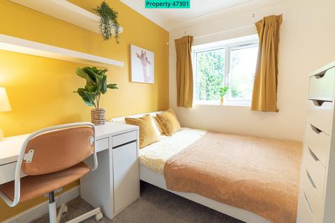 6 bedroom semi-detached house to rent, 38 Blenheim Gardens, Southampton, SO17