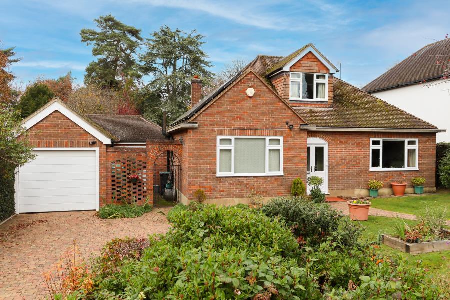 Abbots Road, Abbots Langley, Herts WD5 3 bed detached house £850,000